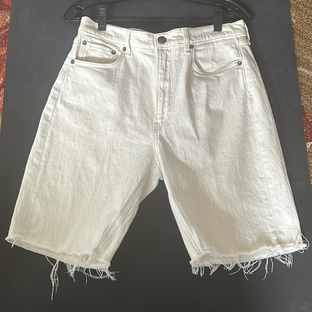 rag & bone
Vintage Bermuda Shorts
Ecru , 29 (6-8) in like new condition